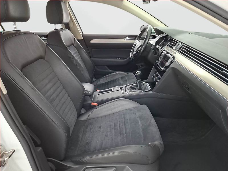 Volkswagen Passat (2017) 2.0 TDI, Serv.kniha, Kůže - fotka 9 z 19