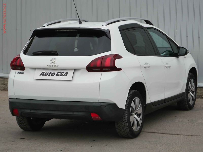 Peugeot 2008 (2018) 1.2PT, AC, park.asist - fotka 4 z 21