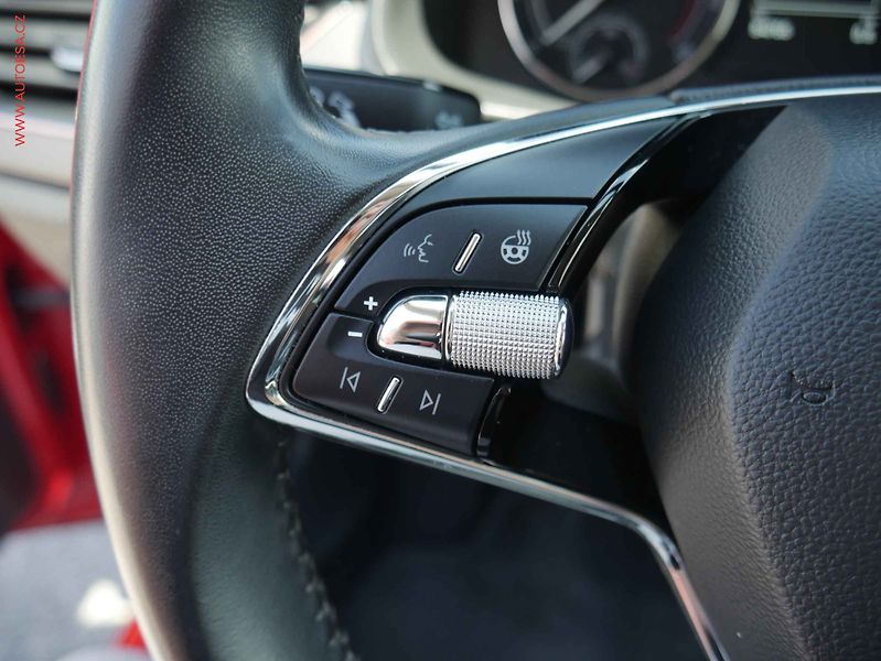 Škoda Kamiq (2021) 1.0 TSi, Style, park. kamera - fotka 17 z 21