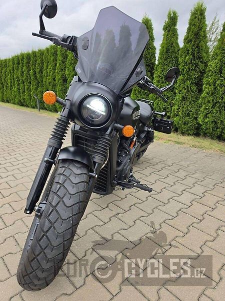 Indian (2018) Scout Bobber - fotka 6 z 15