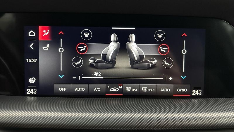 Alfa Romeo Stelvio 2.0 GME AUT AWD Intensa - fotka 30 z 42