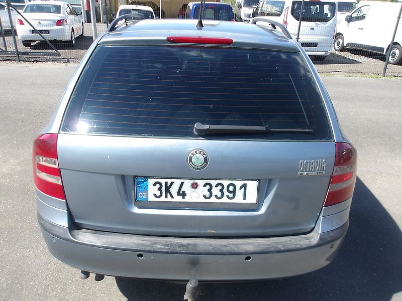 Škoda Octavia 1,9TDi 4X4 !!! KŮŽE,VÝHŘEVY ! - fotka 15 z 24