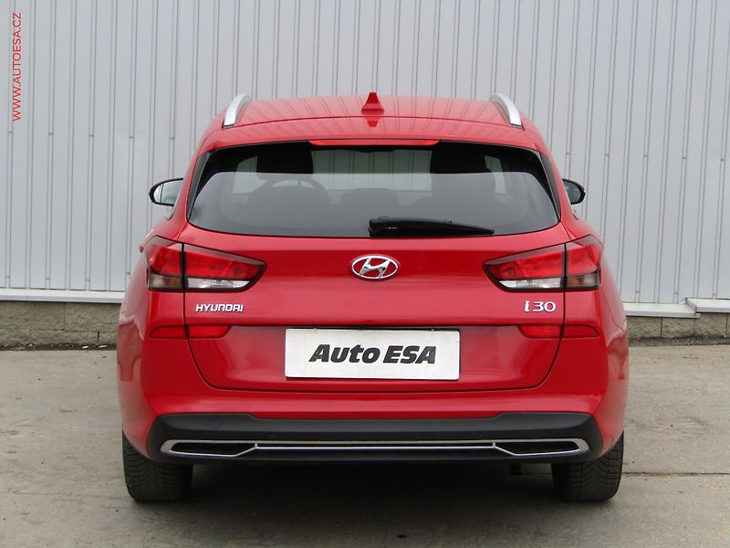 Hyundai i30 (2023) 1.0 T-GDi, ČR, Smart, LED - fotka 5 z 17