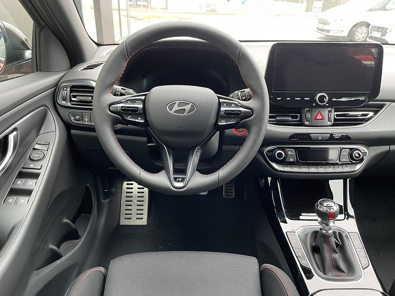 Hyundai i30 1,5T-GDI MHEV 103kW N-line MAN - fotka 10 z 32