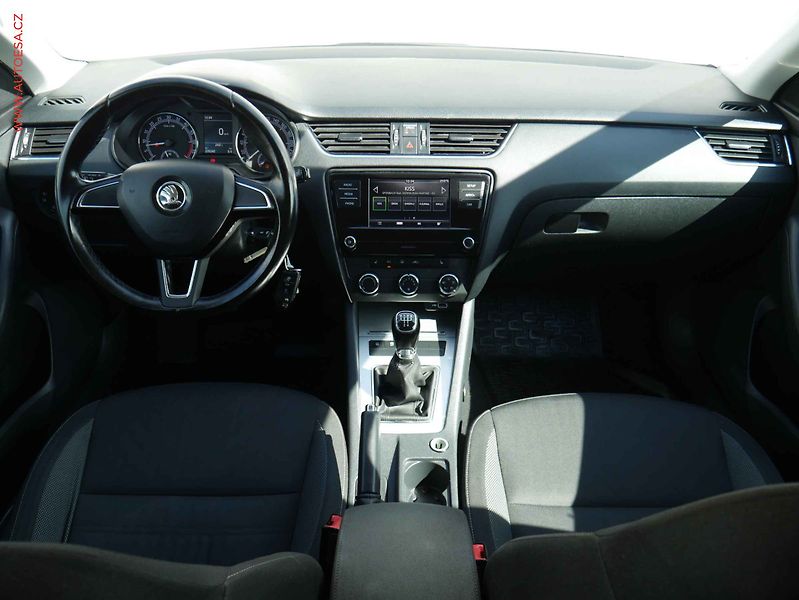 Škoda Octavia (2018) 1.6TDi, ČR, Ambition, LED - fotka 8 z 17