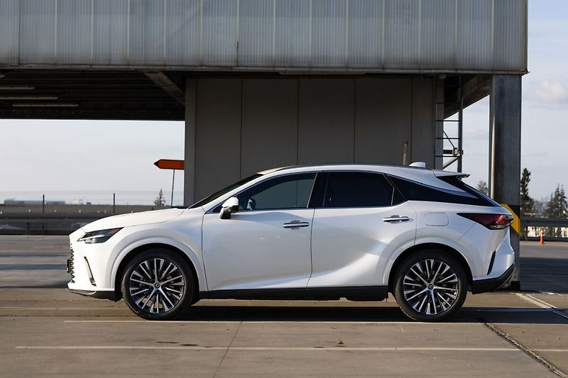 Lexus RX 450h plus 450H+ 2,5 PHEV EXECUTIVE PLUS - fotka 5 z 29