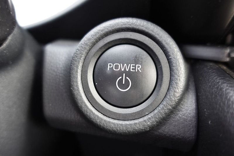 Toyota C-HR 2,0 HEV Executive - fotka 31 z 35