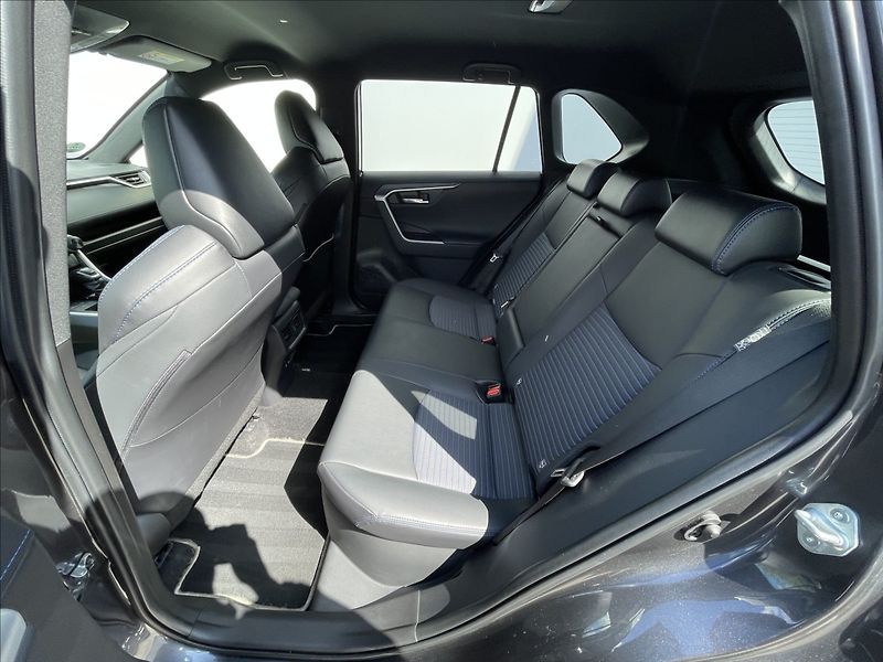 Toyota RAV4 2,5 Hybrid e-CVT Selection NAV - fotka 15 z 23