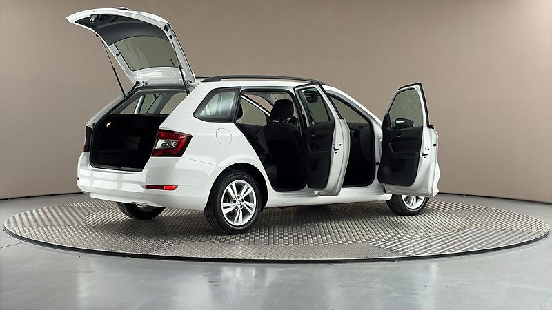 Škoda Fabia 1.0 TSI Style Combi - fotka 6 z 23