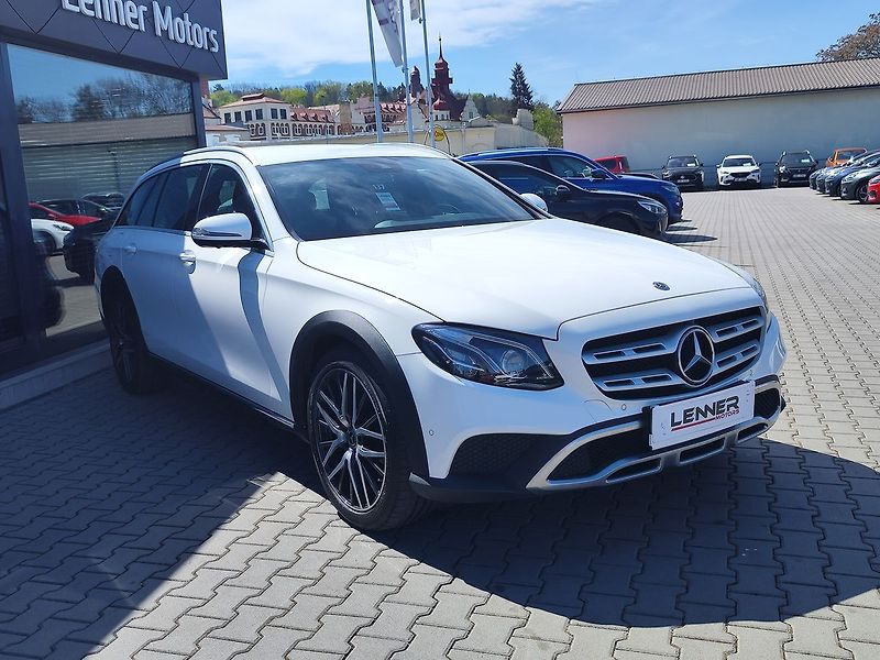 Mercedes-Benz Třídy E E220d/143kW 4MATIC All-Terrain - fotka 3 z 37