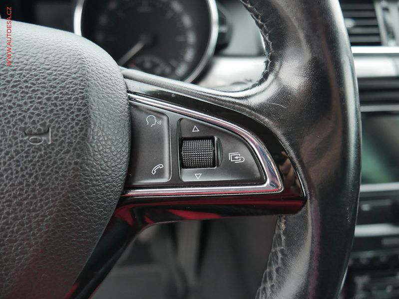 Škoda Superb (2013) 2.0 TDi 4x4, ČR, Bixen, navi - fotka 19 z 21