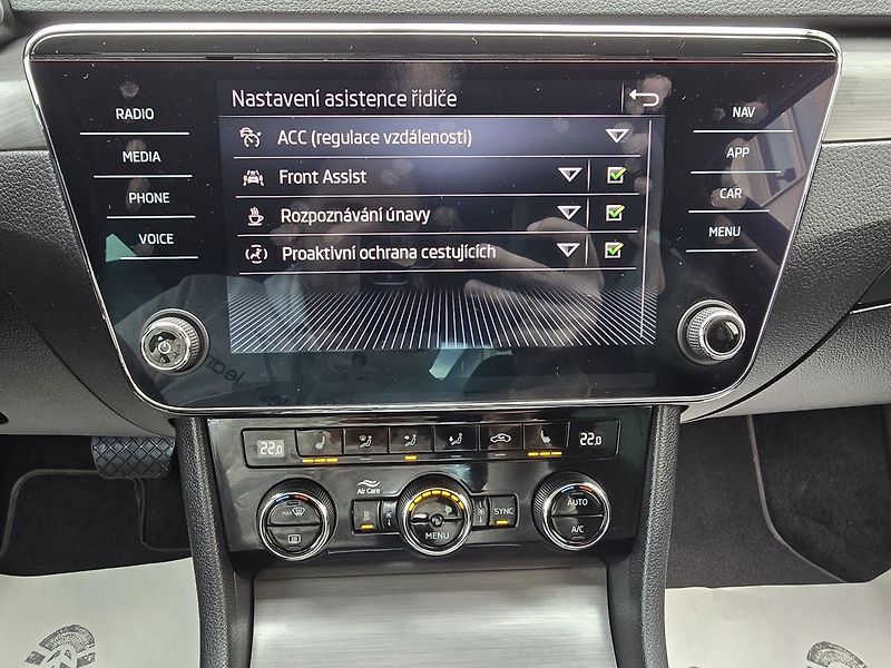 Škoda Superb 200kW 4x4 DSG WEBASTO - fotka 17 z 24