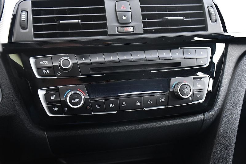 BMW Řada 3 330d xDrive MPaket SERV.KNÍŽKA - fotka 31 z 50