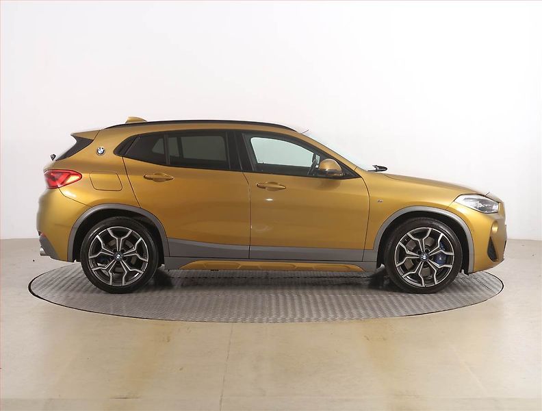 BMW X2 (2019) M Paket xDrive18d - fotka 6 z 22
