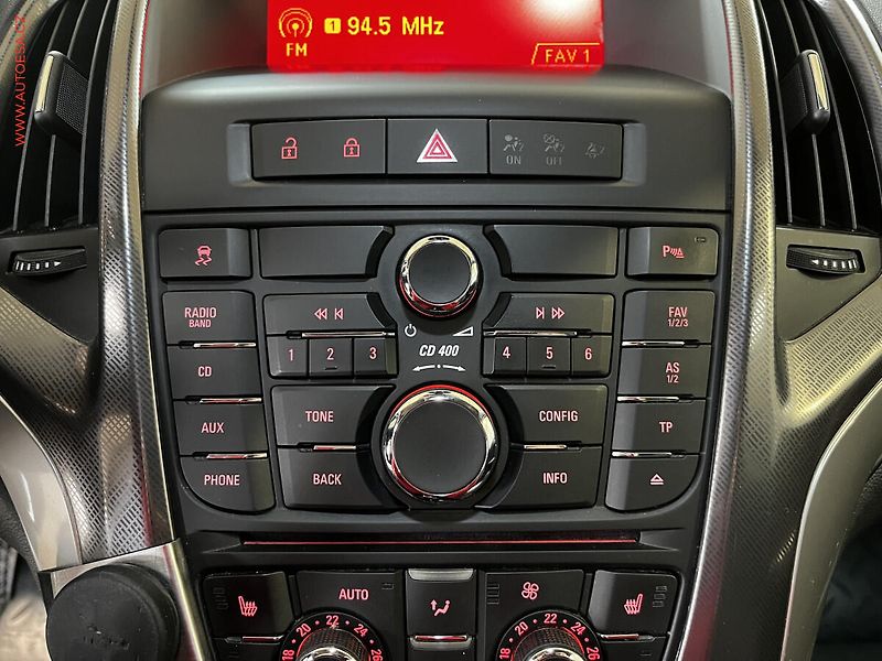 Opel Astra (2011) 1.6i, xenon, autoAC - fotka 13 z 15