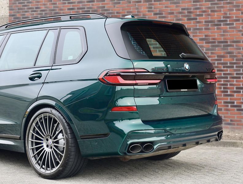 BMW X7 (2023) ALPINA XB7 4.4 V8 Skylounge - fotka 19 z 52