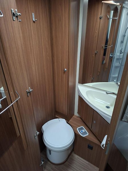 Carado Ostatní (2017) Carado T449 (Hymer) | 2.3 Powe - fotka 21 z 25