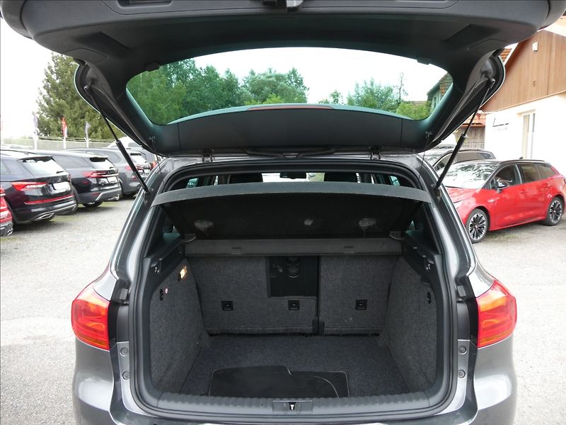 Volkswagen Tiguan 2,0 TDi 110kW Lounge DSG, 4x4 - fotka 13 z 54