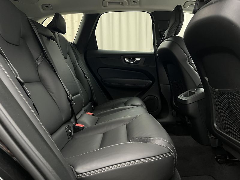 Volvo XC60 B5 AWD PLUS DARK AUT 1.maj. - fotka 23 z 46