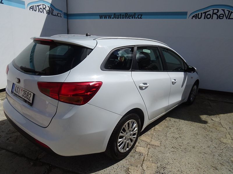Kia Ceed (2018) 1.6GDi,99kW,1majČR,DPH,S.kniha - fotka 4 z 20