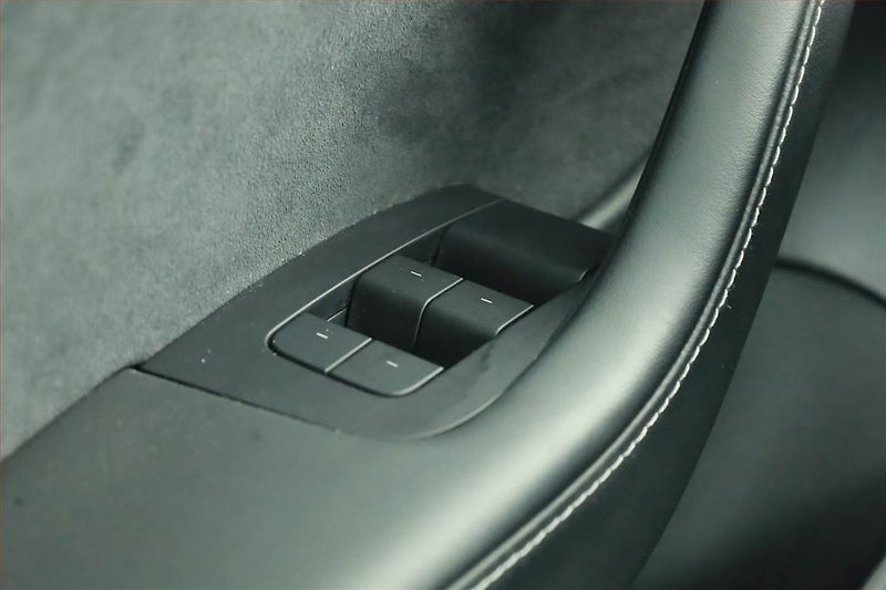 Tesla Model 3 (2021) Long Range 4WD 74kWh, SoH 95% - fotka 16 z 18