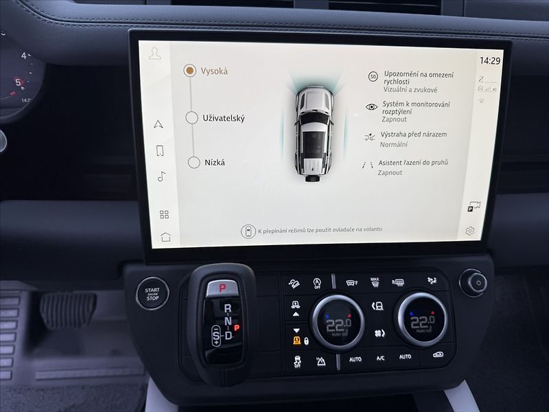 Land Rover Defender 3,0 X-DYNAMIC SE D250 - fotka 18 z 29