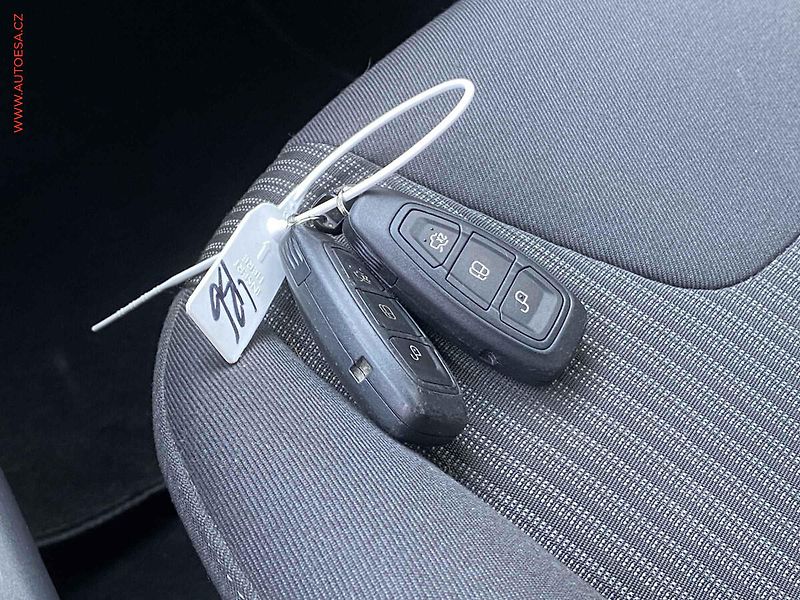 Ford Focus (2014) 2.0 TDCi, Titanium, navi - fotka 21 z 21