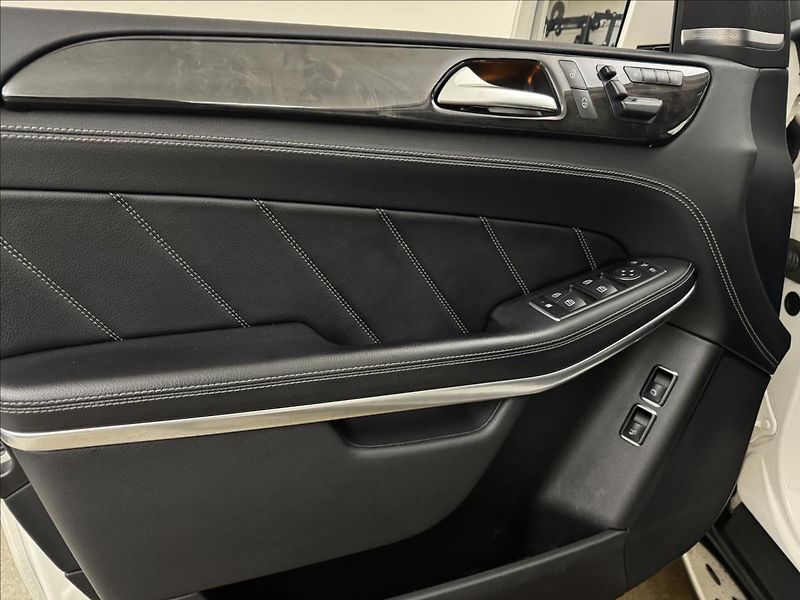 Mercedes-Benz GL 3,0 7-MÍST H/K PANO NZTOP TZ - fotka 38 z 53