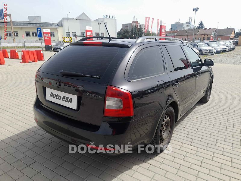 Škoda Octavia (2012) 2.0 TDi, ČR, autoAC - fotka 2 z 3