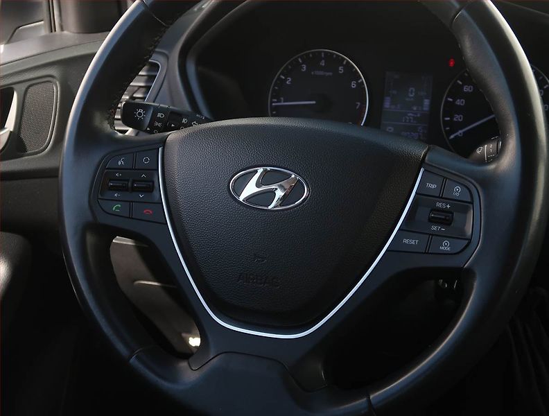 Hyundai i20 (2016) 1.4, Automat, Serv.kniha - fotka 16 z 18