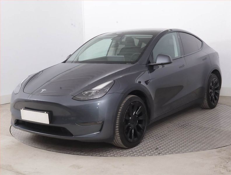 Tesla Model Y (2022) Long Range AWD 79kWh, SoH 92% - fotka 2 z 20
