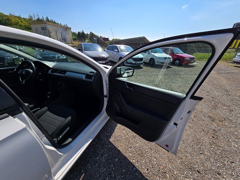 Škoda Rapid (2014) 1.6 TDi 66kw Elegance DSG - fotka 20 z 23