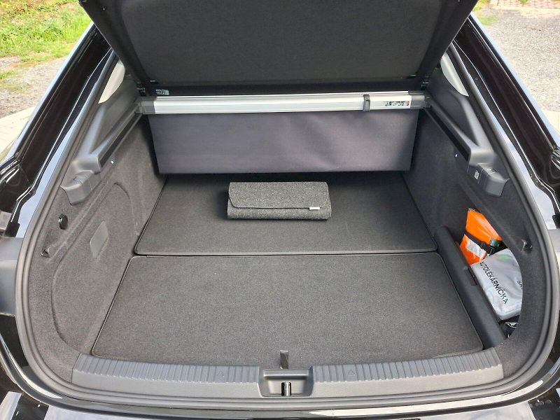 Škoda Superb (2025) iV L&K DSG 1,5TSi 150kW - fotka 8 z 35