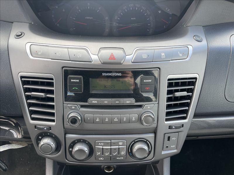 SsangYong Rodius 2,0 CRD 114kw 4x4 7mist odp.DP - fotka 16 z 28