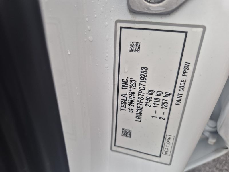 Tesla Model 3 STANDART RANGE 208kw SOH 93,6% - fotka 46 z 47