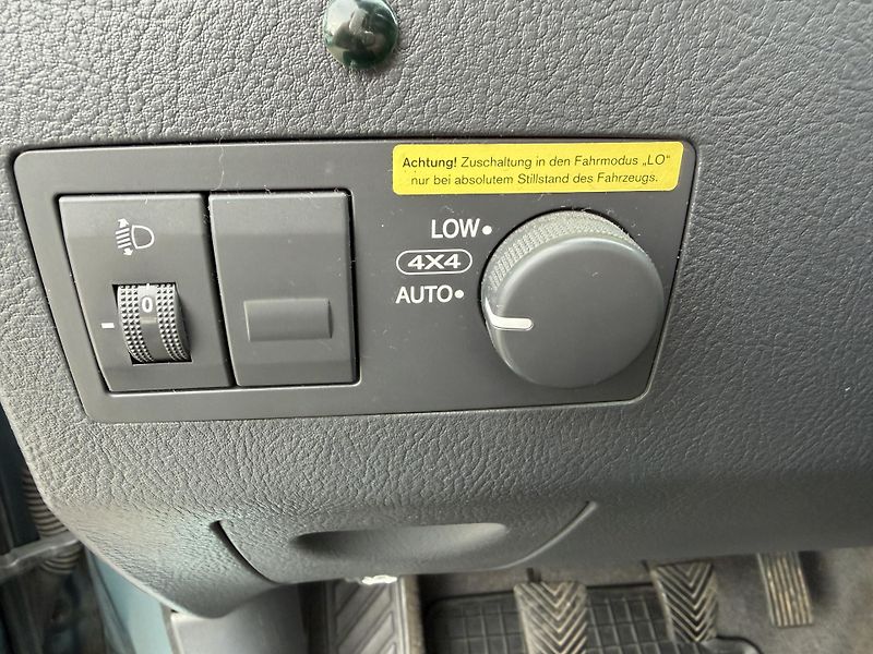 Kia Sorento 2.5 CRDi MAN 4x4 - fotka 20 z 23
