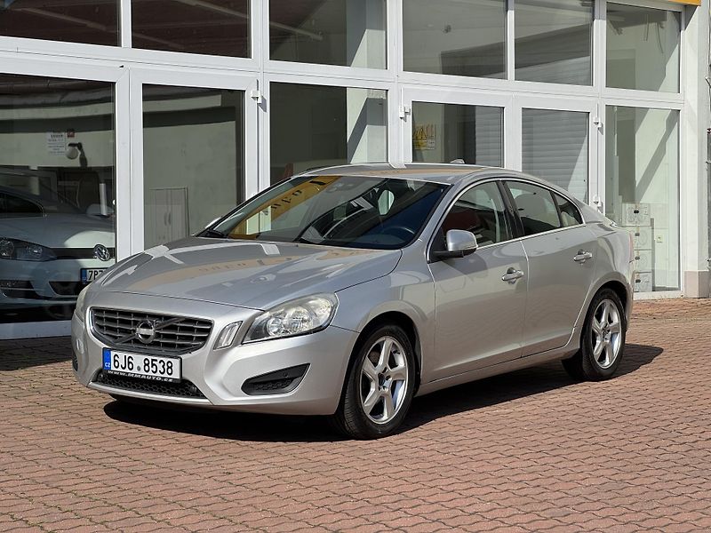 Volvo S60 D3 - fotka 2 z 24