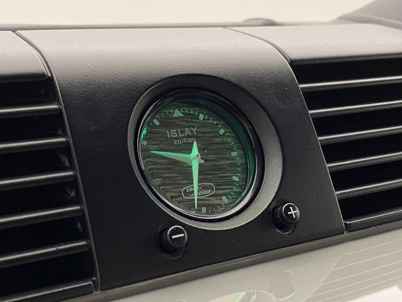 Land Rover Defender (2024) WORKS V8 ISLAY ED. REZERVACE - fotka 38 z 40