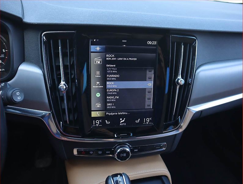 Volvo V90 (2017) D3, Automat, Kůže, Navi - fotka 12 z 20