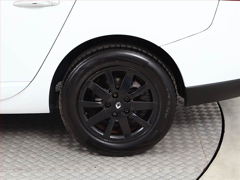 Renault Fluence (2012) 1.5 dCi, nová STK - fotka 12 z 15