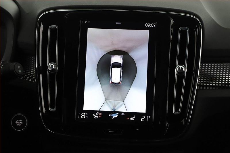 Volvo XC40 (2021) B4 AWD - fotka 13 z 20