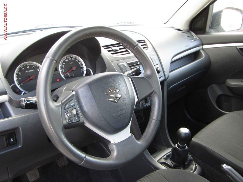 Suzuki Swift (2011) 1.2i - fotka 12 z 15