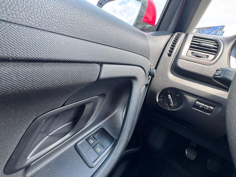 Škoda Fabia (2011) 1,2 TSI 63 KW KM STK - fotka 26 z 49