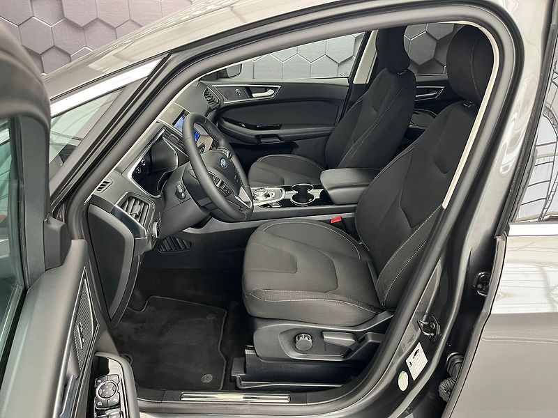 Ford S-MAX 2,5 HEV Titanium 7míst - fotka 29 z 65