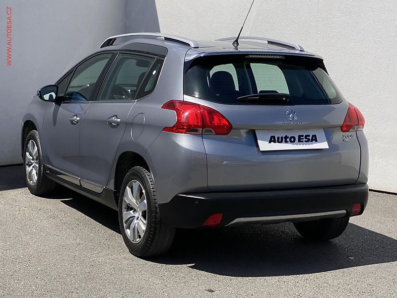 Peugeot 2008 (2015) 1.2PT, Allure, park. čidla - fotka 6 z 17