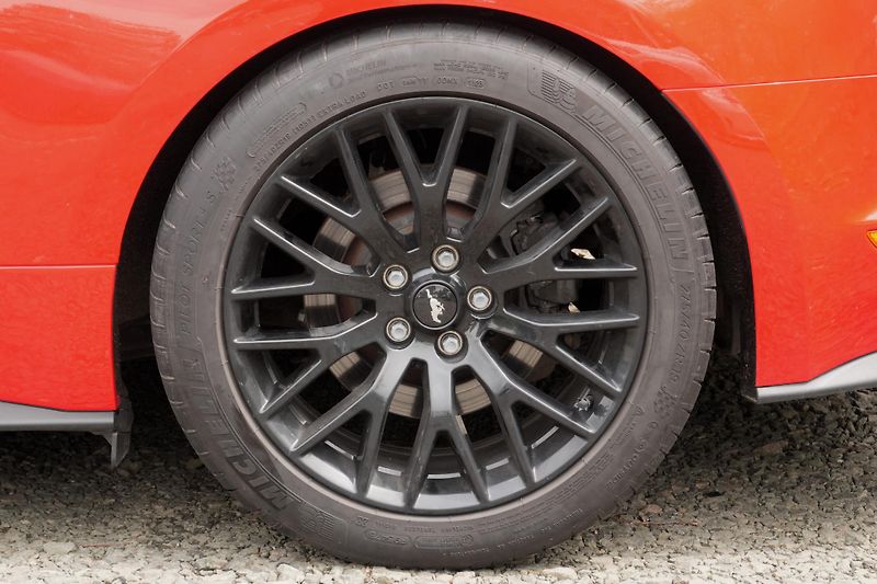 Ford Mustang 5.0 V8 GT, DPH, ACC, Ventilace - fotka 5 z 35