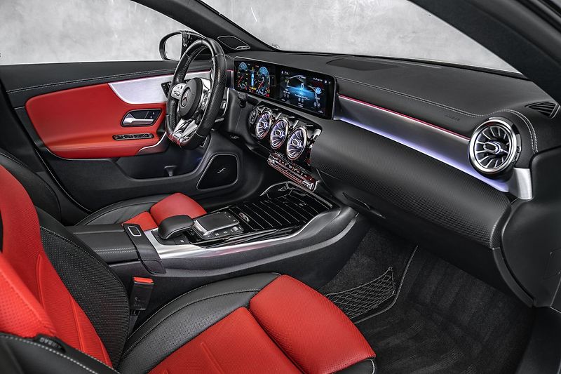 Mercedes-Benz CLA 45 S AMG 4M Performance - fotka 12 z 23