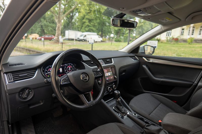 Škoda Octavia 2.0 TDI DSG Kamera Style+ - fotka 13 z 35