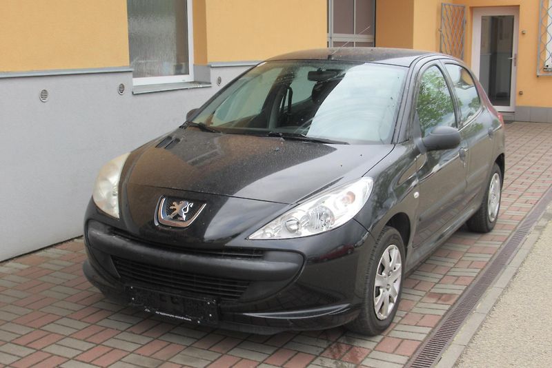 Peugeot 206 + 1.1i KLIMA - fotka 7 z 15
