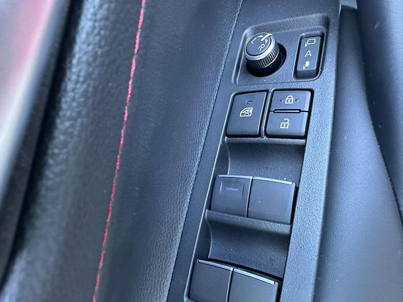 Toyota Corolla TS 2.0 HEV GR DYNAMIC JBL - fotka 7 z 28